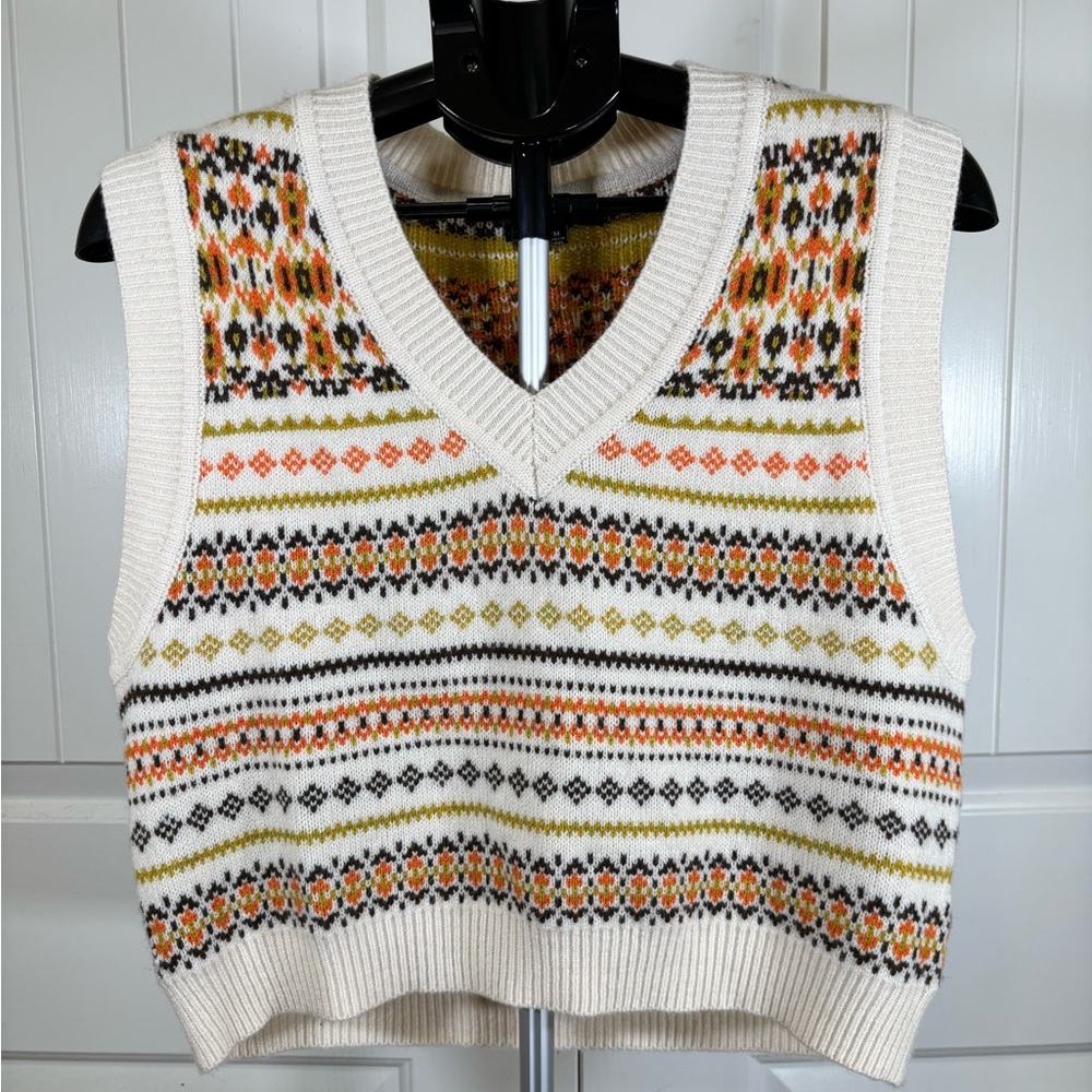 Love Tree fair isle v-neck geometric patterned cropped sweater vest, size medium